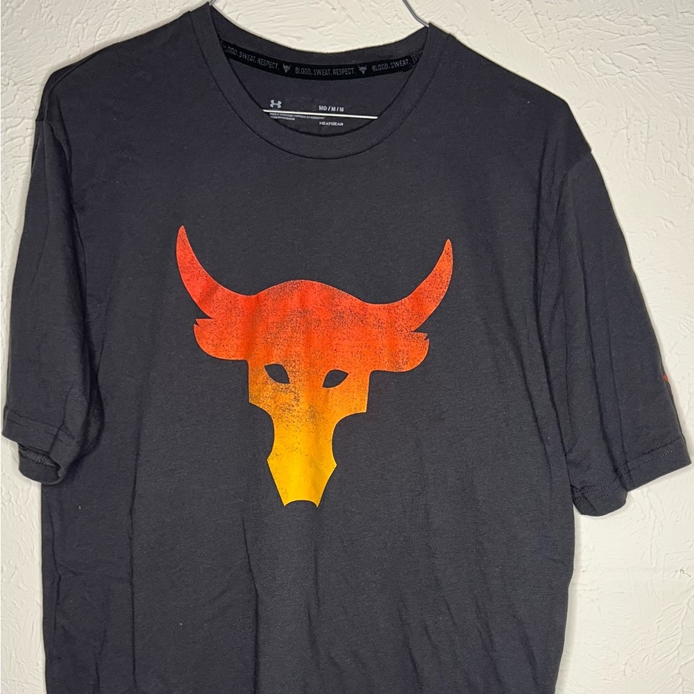Under Armour Men's Tee with Fiery Bull Graphic (Project Rock)